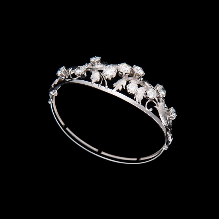 ARMBAND, 18K vitguld, briljantslipade diamanter. Kalevi Piirainen, Helsingfors 1974. Vikt 24,4 g.