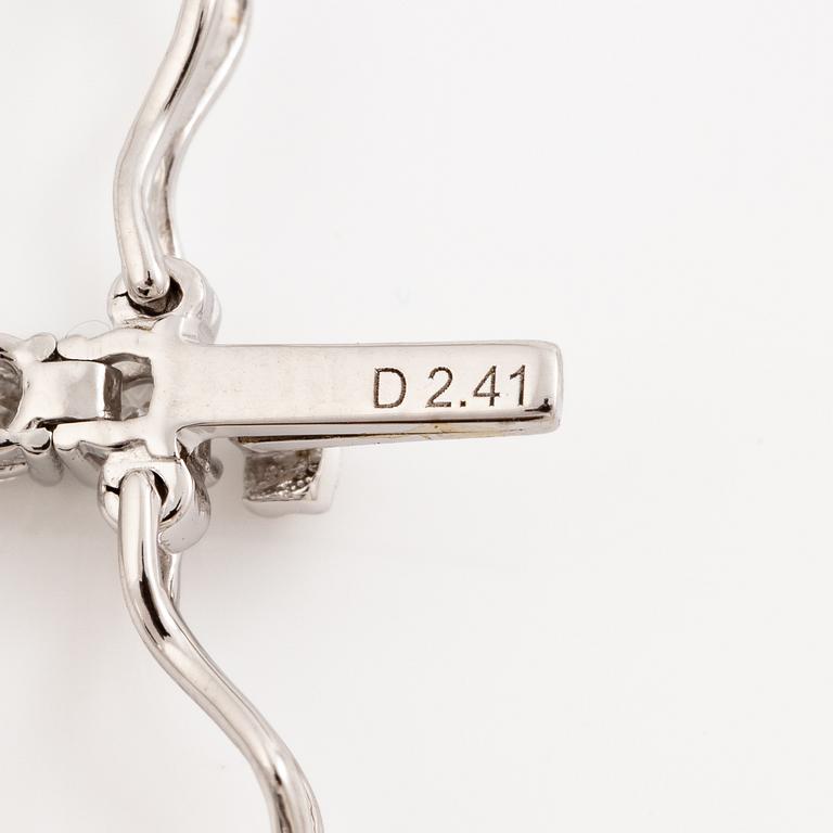 Tennis bracelet 18K white gold with brilliant-cut diamonds.