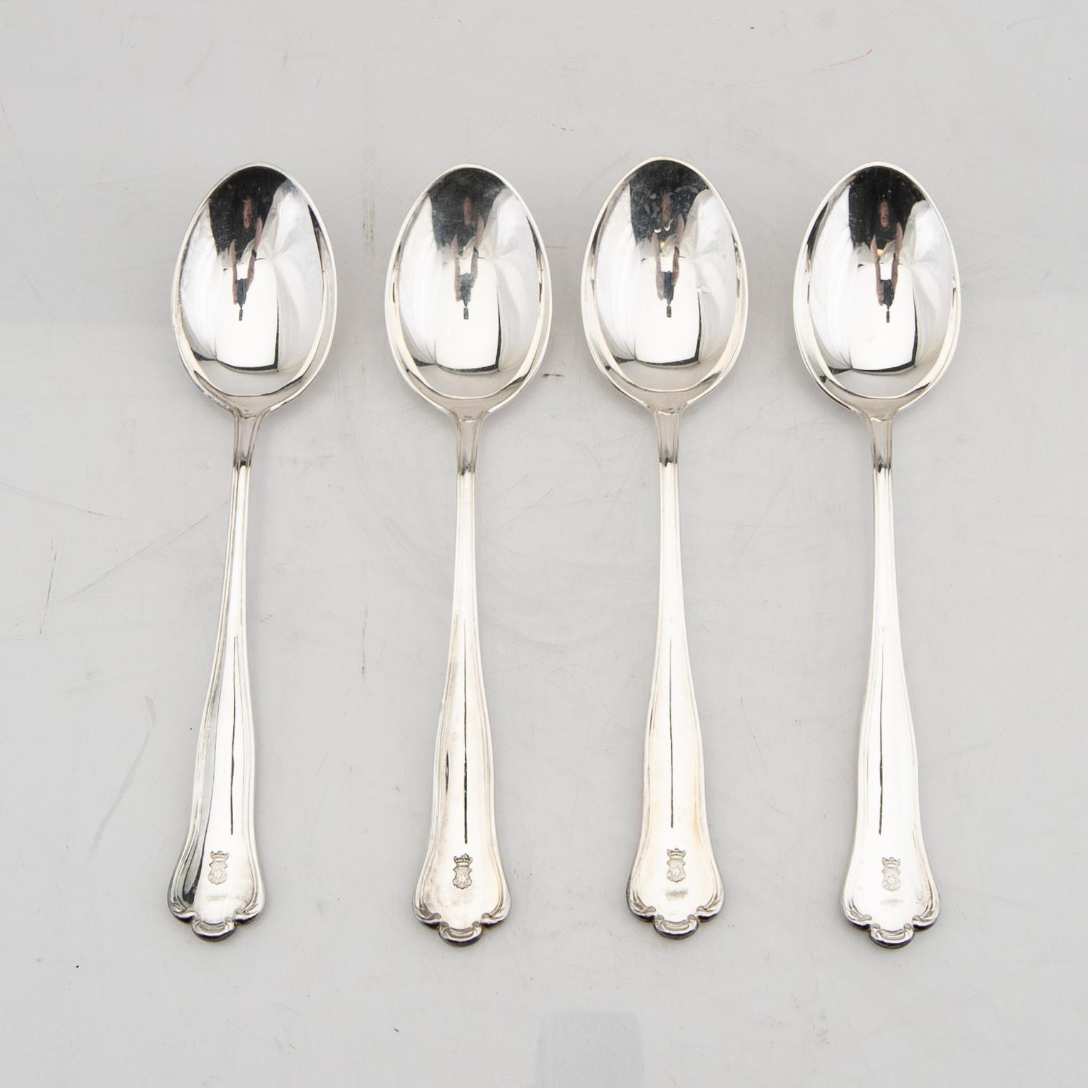 A Swedish 20th century set of 15 silver spoons mark of Hallbergs Stockholm 1948, weight 1352 grams.