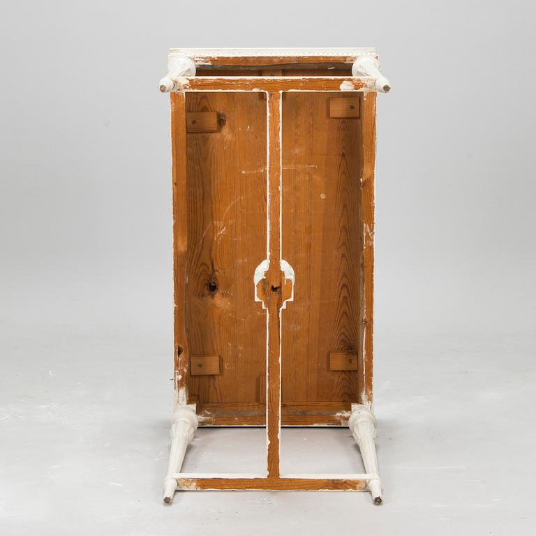 Bord, sengustaviansk stil, omkring sekelskiftet 1800/1900.