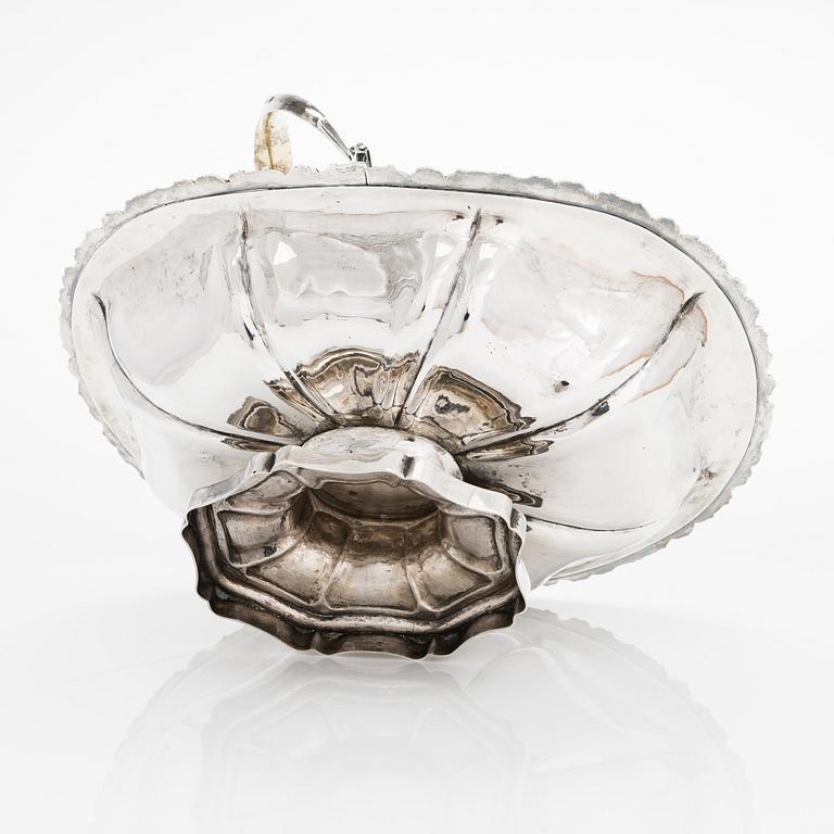 Brödkorg, silver, oidentifierad mästarstämpel I.R.S., S:t Petersburg, Ryssland 1839.