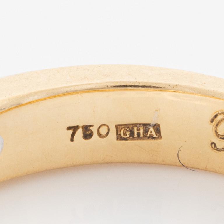 Ring 18K guld med runda briljantslipade diamanter.