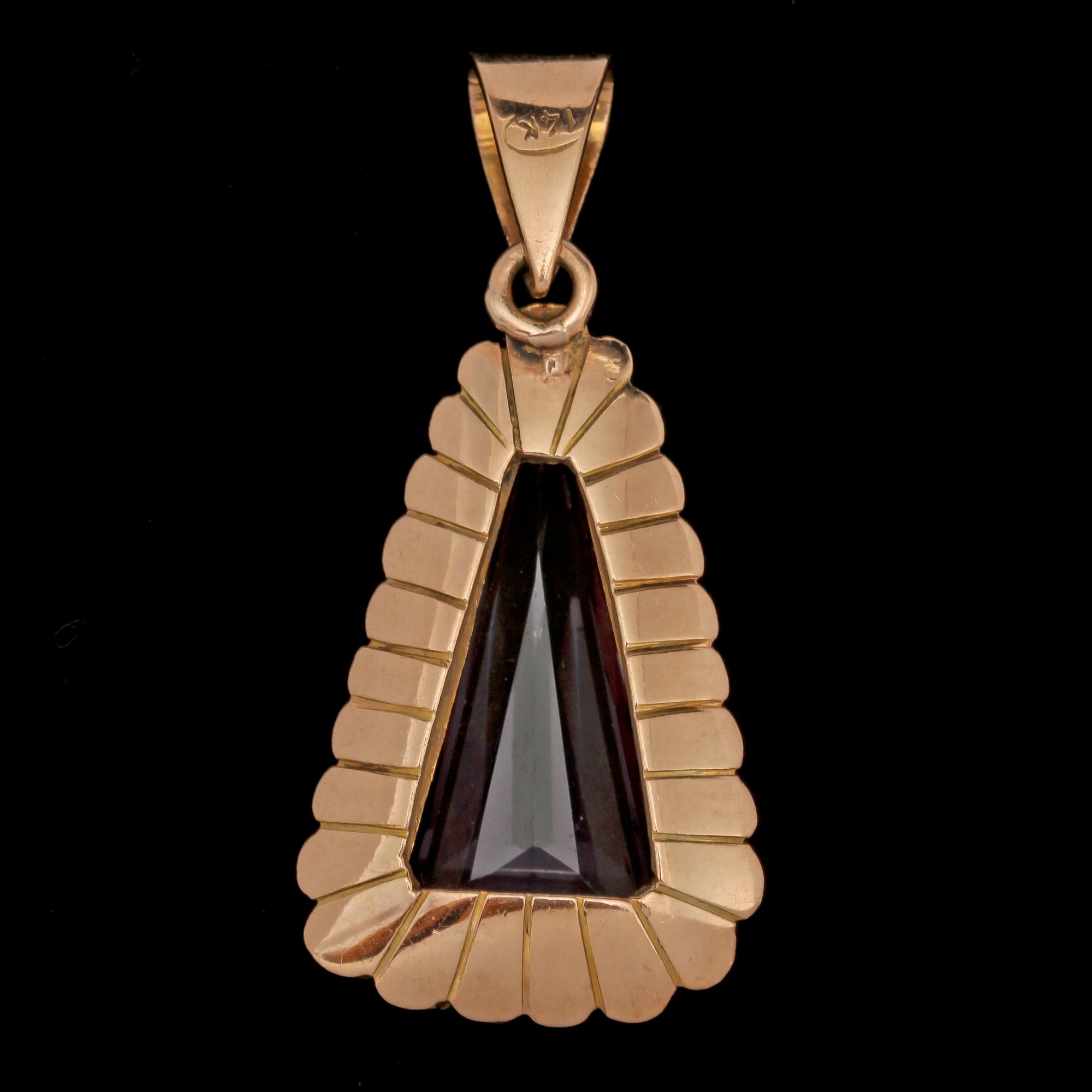 HÄNGE, 14k guld, fasettslipad topas samt 25 små briljantslipade bergskristaller, 1900-talets andra hälft. Vikt 8 g.