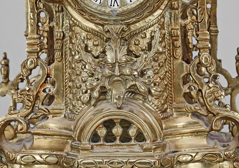 BORDSGARNITYR, mässing, 3 delar, 1800/1900-tal.