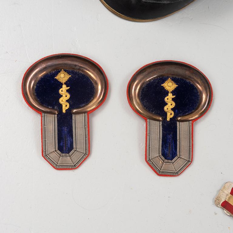 A lot with uniforms parts for German WWI medical officer.