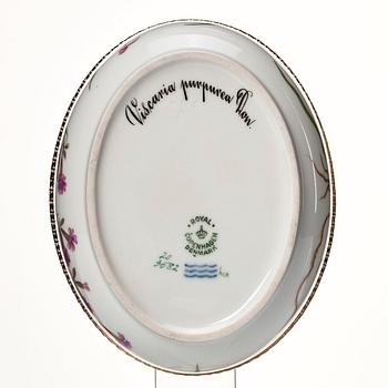 A Royal Copenhagen 'Flora Danica' Bonbonnière with cover, Denmark, 20th Century.