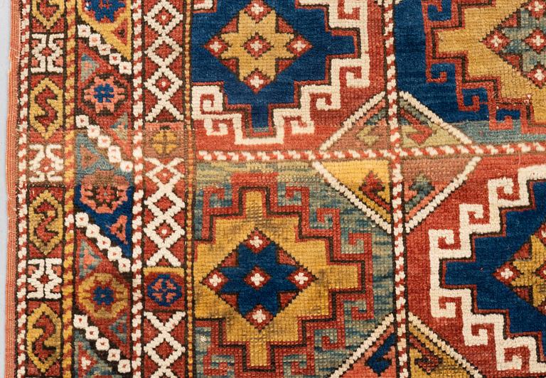 A rug, antique Bergama, ca 199-202 x 154-158 cm (and 2,5-3 cm "flat weave" at the ends),