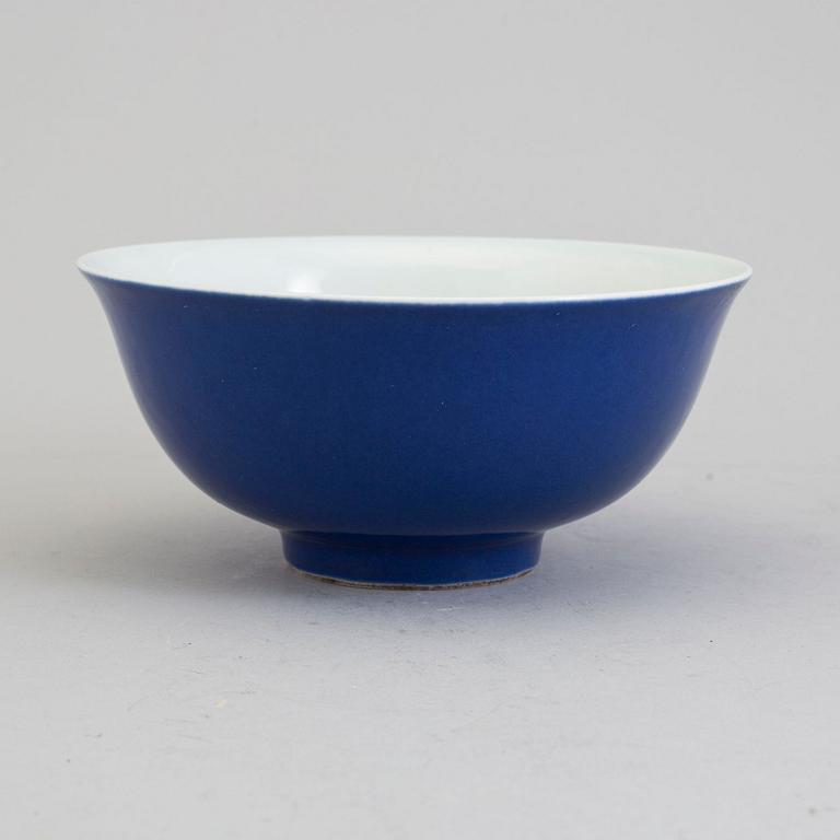 A Chinese blue a white porcelain bowl, 20th century.