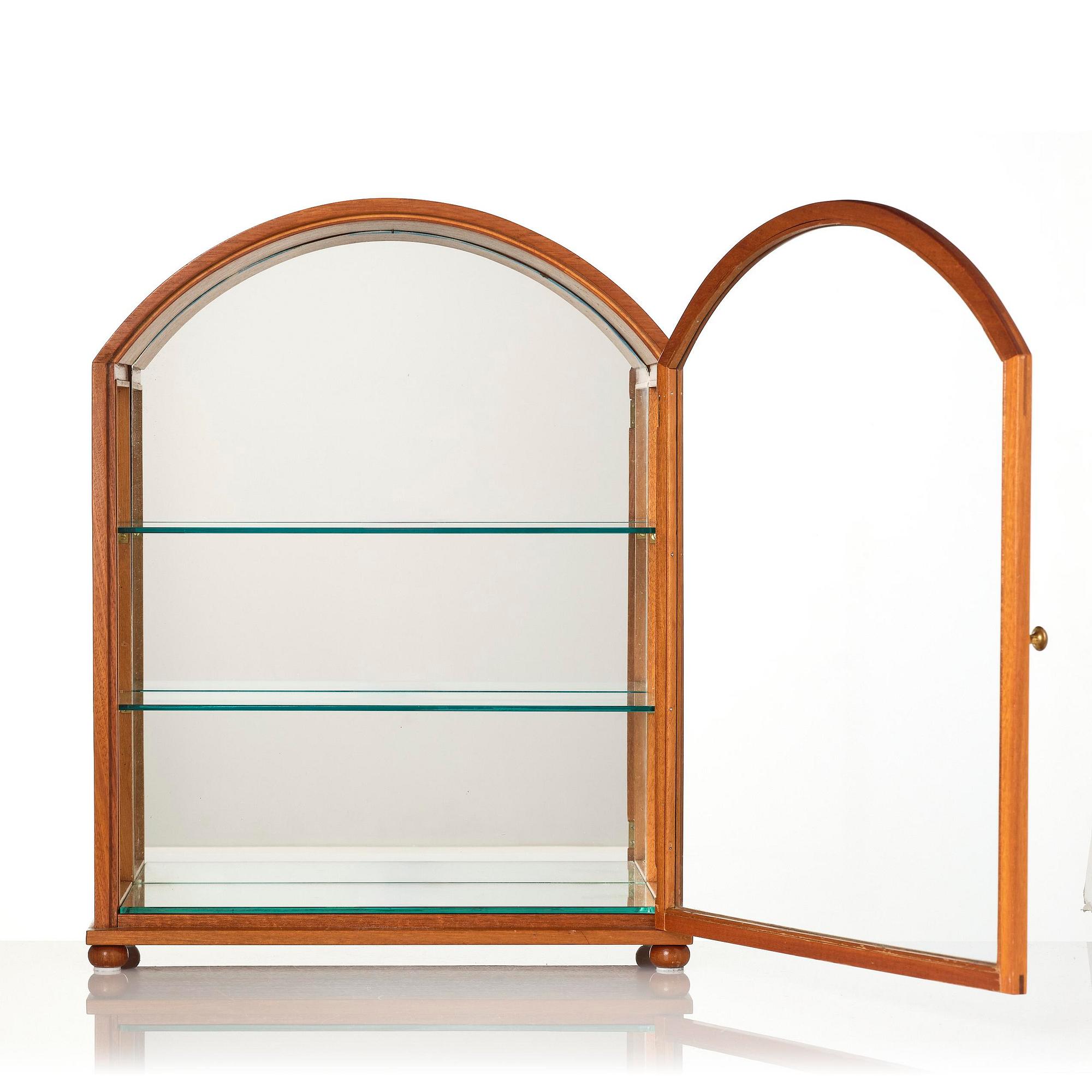 Josef Frank, bordsvitrin, modell B 2070, Firma Svenskt Tenn, före 1985.