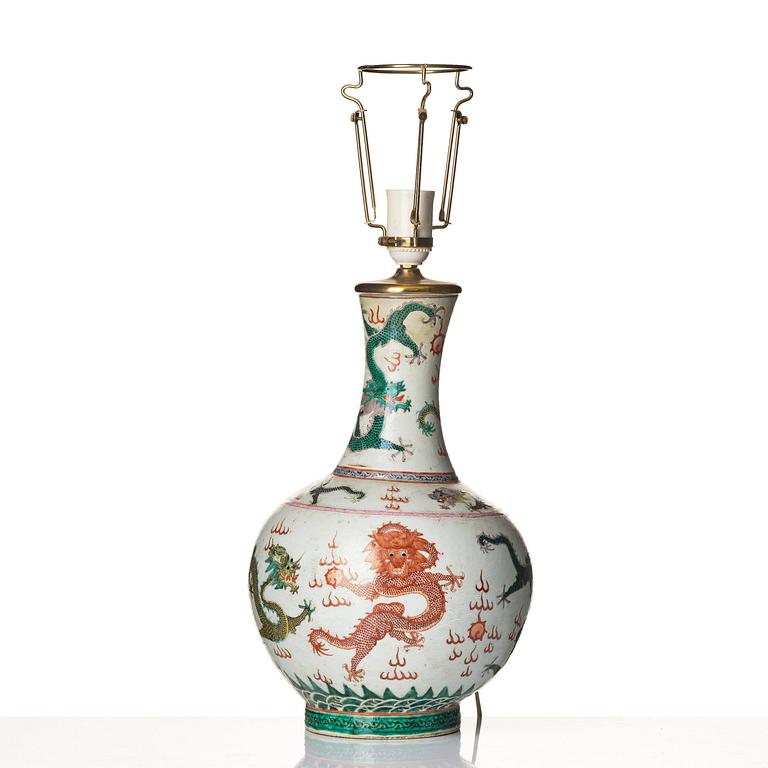 Vas, porslin. Qingdynastin med Guangxus märke och period (1874-1908).