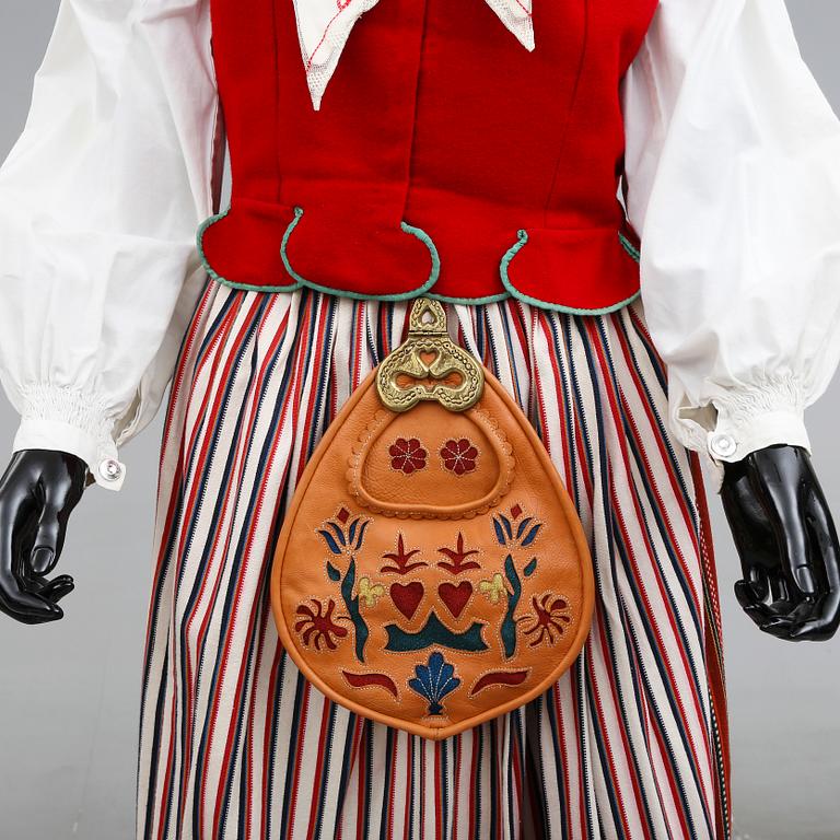FOLKDRÄKT, 8 delar, Skedevi, Östergötland, 1900-tal.