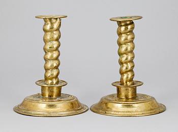 LJUSSTAKAR, ett par, mässing, barockstil. 1800/1900-tal.