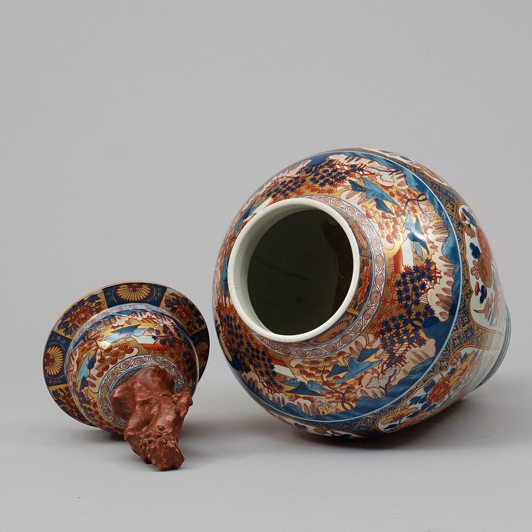 URNA med LOCK, porslin. Frankrike, Samson, sent 1800-tal.