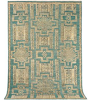 Matta, orientalisk med mönster i relief, ca. 308 x 203 cm.