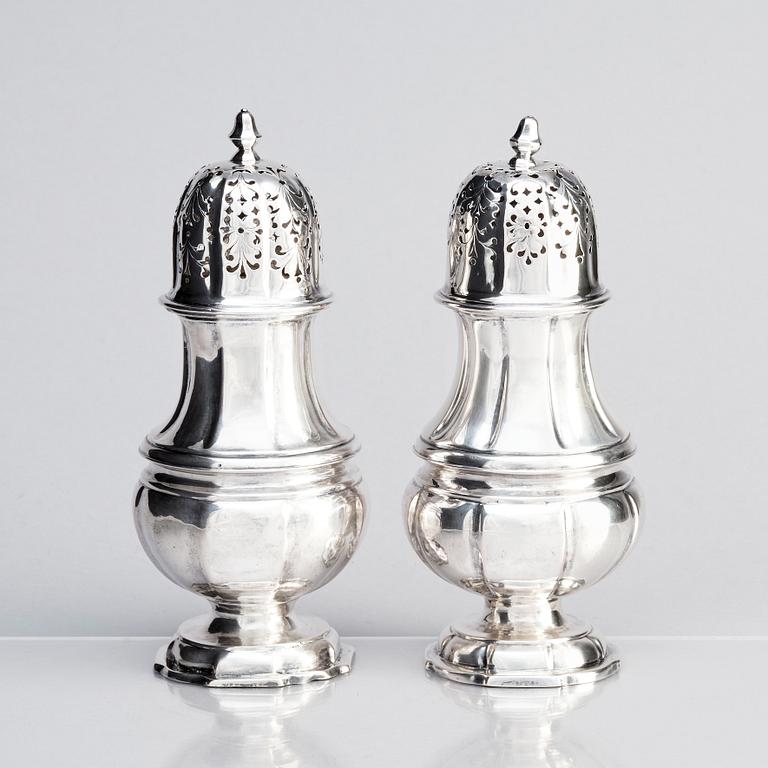 Conrad Gadd och Johan Bergengren, sockerruskor, ett par, silver, Kristianstad 1744 och 1754.