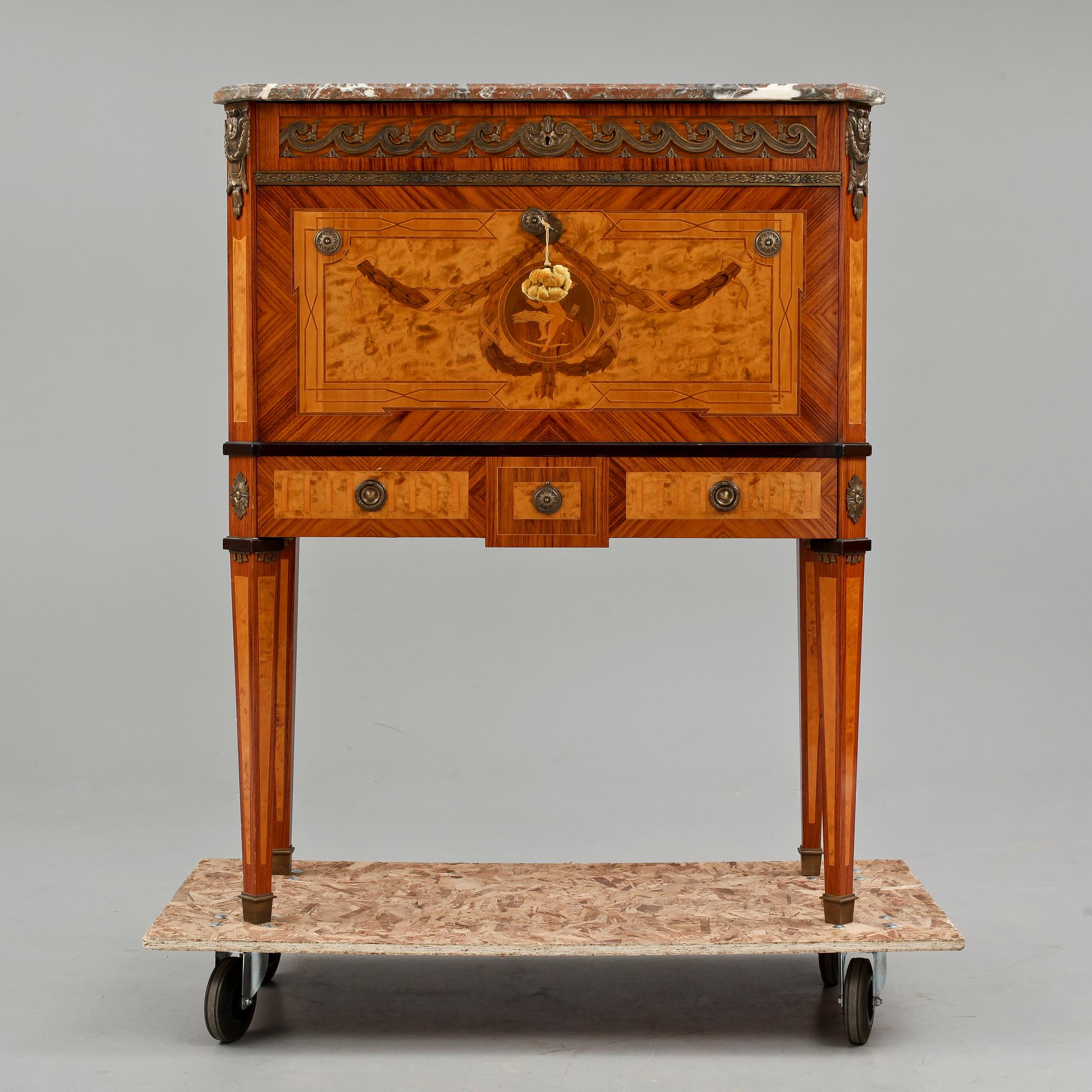 SEKRETÄR, gustaviansk stil, 1900-tal.