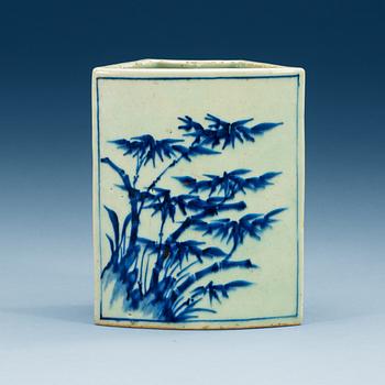 A blue and white Transitional vase/chopstick-holder, 17th Century.