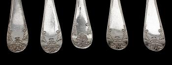 TESKEDAR, 12 st, snarlika, silver, Västerås 1800/1900-tal. Tot vikt ca 138 g.