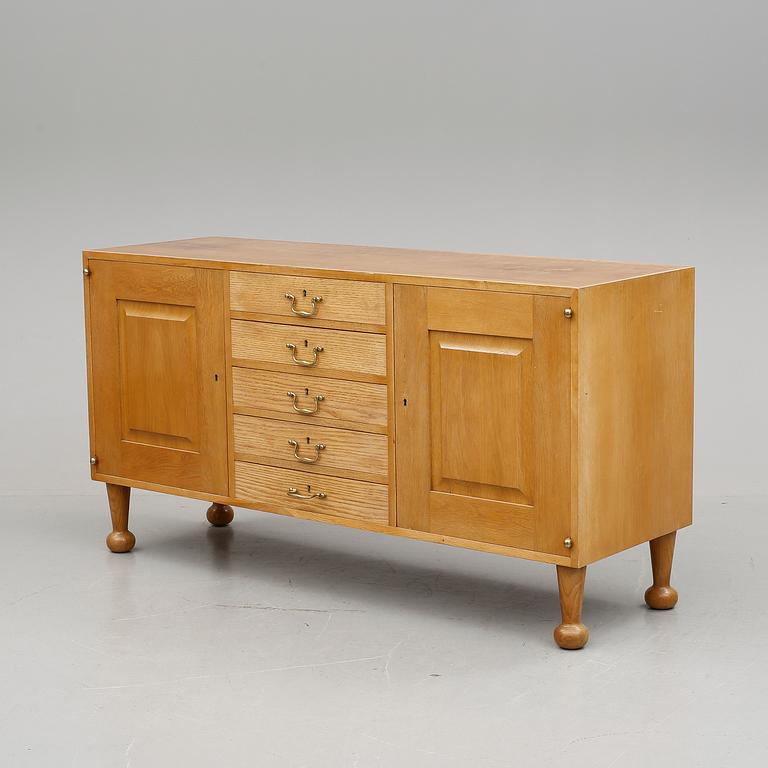 Josef Frank, an elm and mahogany sideboard, Svenskt Tenn, model 727, probably 1960's.