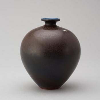 A Berndt Friberg stoneware vase, Gustavsberg Studio 1976.