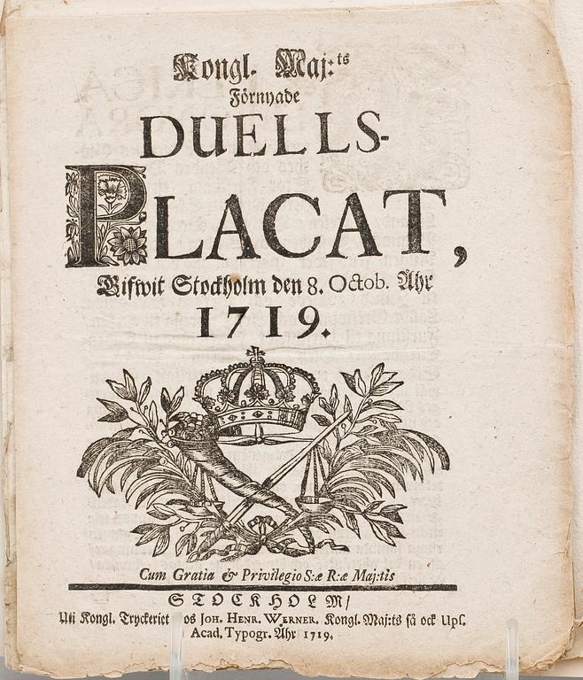 BÖCKER 2 st SAMT SMÅSKRIFT OCH KUNGÖRELSER, bla "Afhandling om Hushålningen til siös..." av Arvid Faxe, Karlskrona 1782.