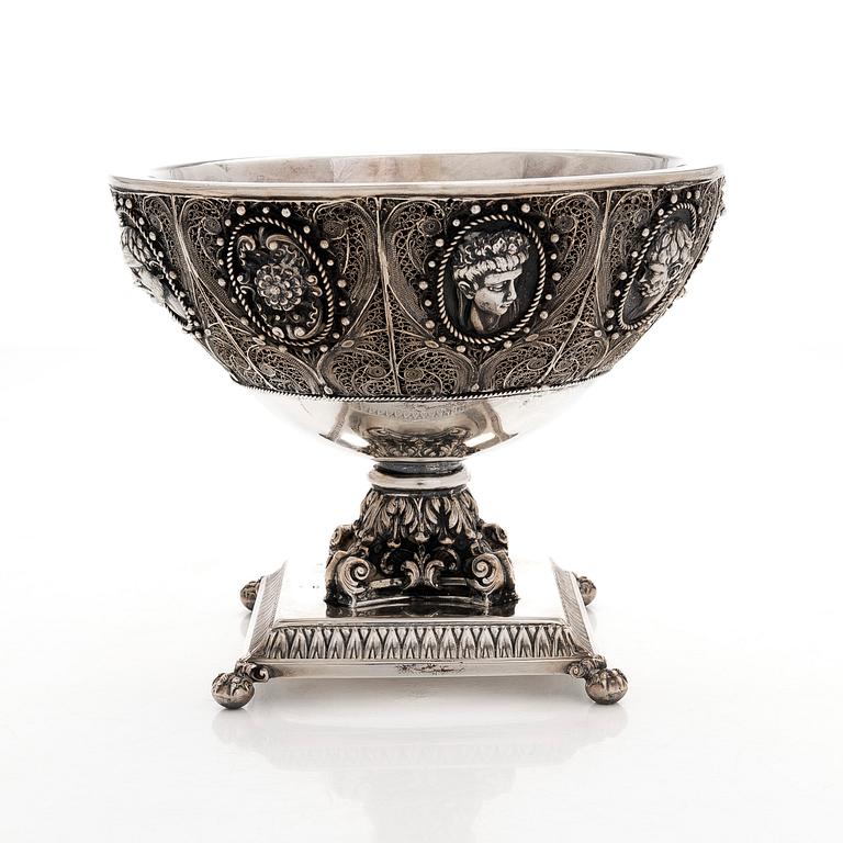 Skål på fot, silver, Spanien, efter 1934.