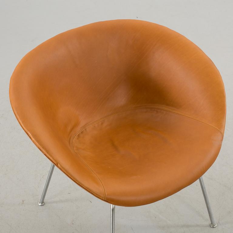 ARNE JACOBSEN, fåtölj, "The Pot", Fritz Hansen.