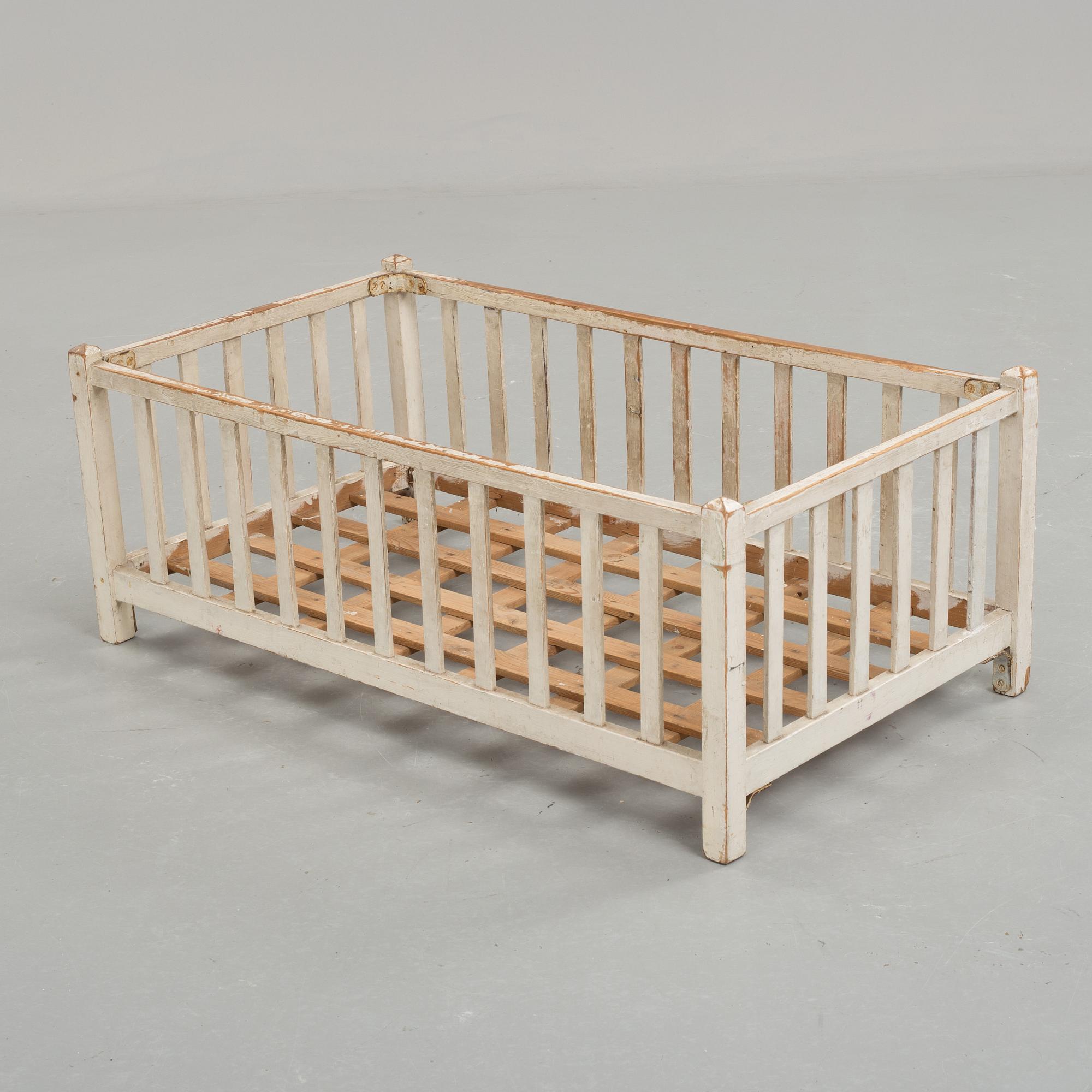 A textile baket from around the year 1900.