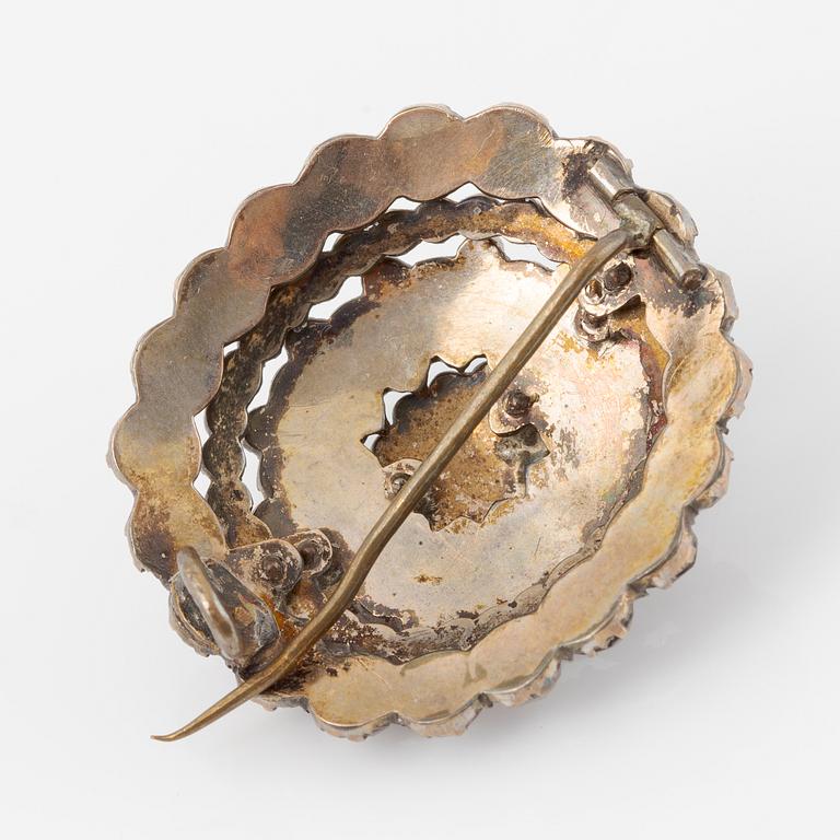 Garnityr med granater, armband, armring, broscher 2 st.