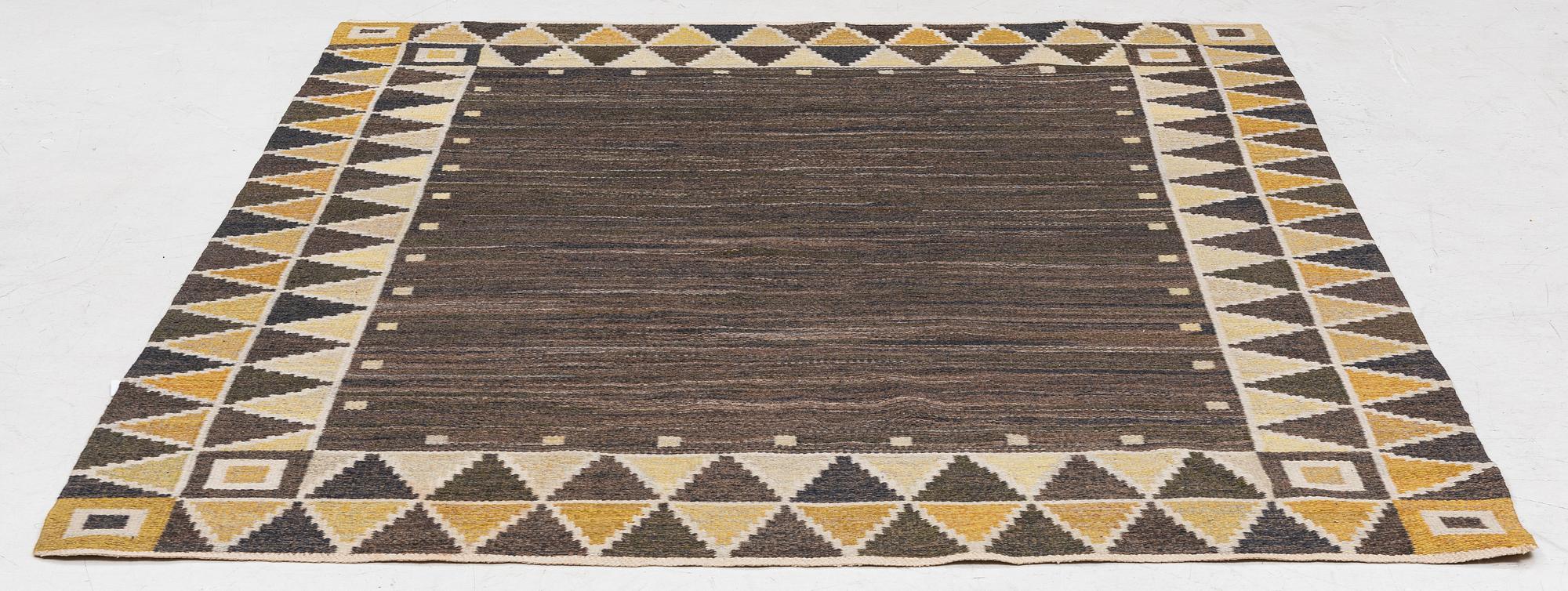 A flat weave rug, c. 245 x 185 cm.