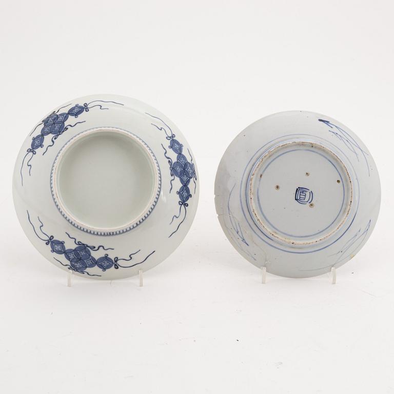 A set of two Japanese blue and white dishes, Edo (1602-1868) and 20th century.