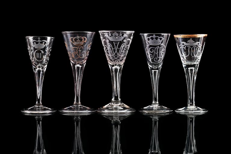 SPETSGLAS, fem stycken, olika. Sverige, 1700-tal.