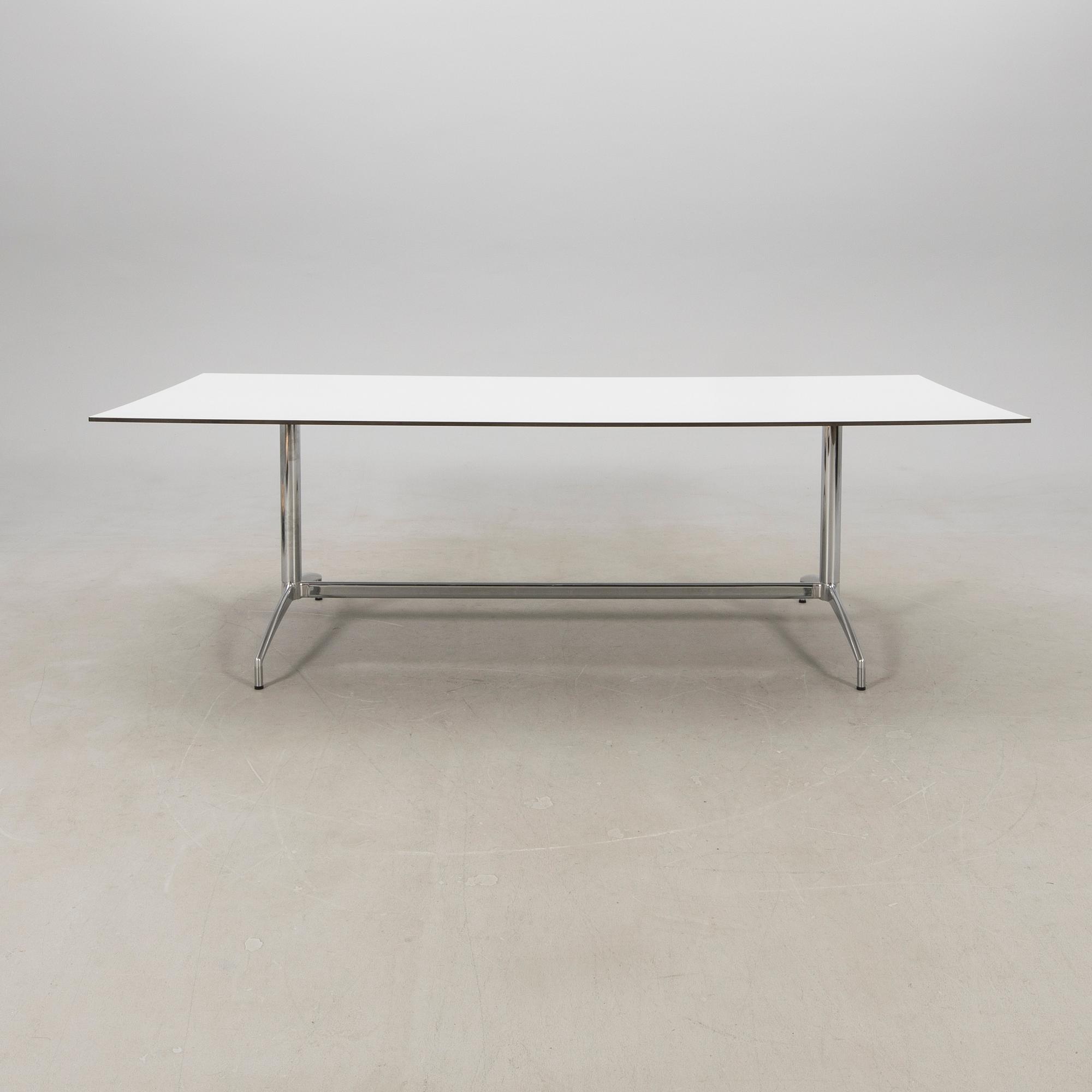 Pensi Design Studio, matbord, "Carma" för Akaba.