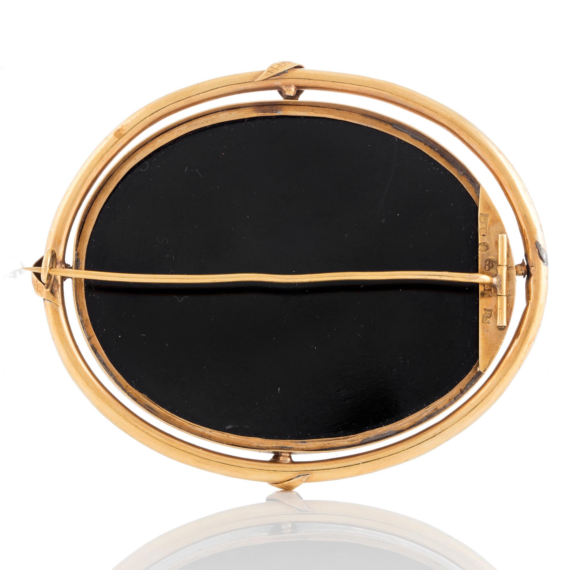 Mikromosaik brosch 18K guld.