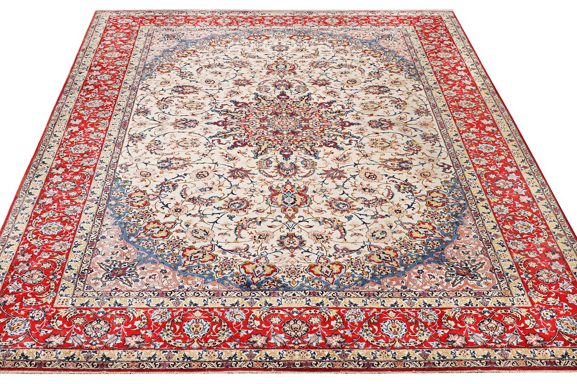 An Esfahan carpet, part silk, ca. 372 x 255 cm.