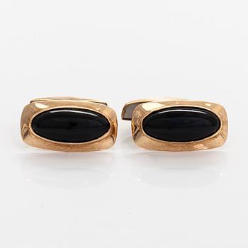 Cufflinks, cabochon cut onyx, 14K gold, Rauno Lähteenmäki, Turku 1967.