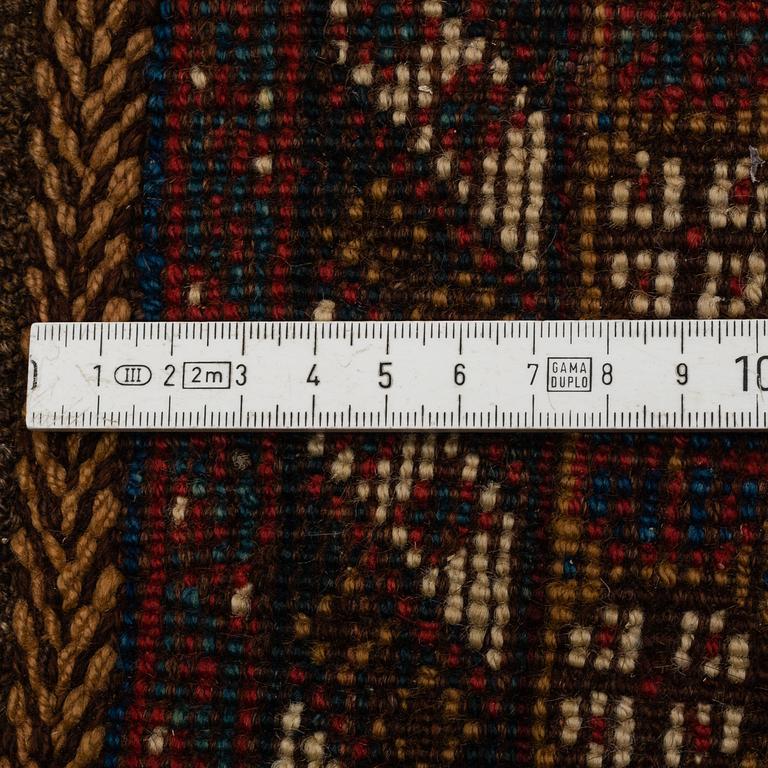 A CARPET, Shiraz/kashgai, ca 200 x 133 cm.