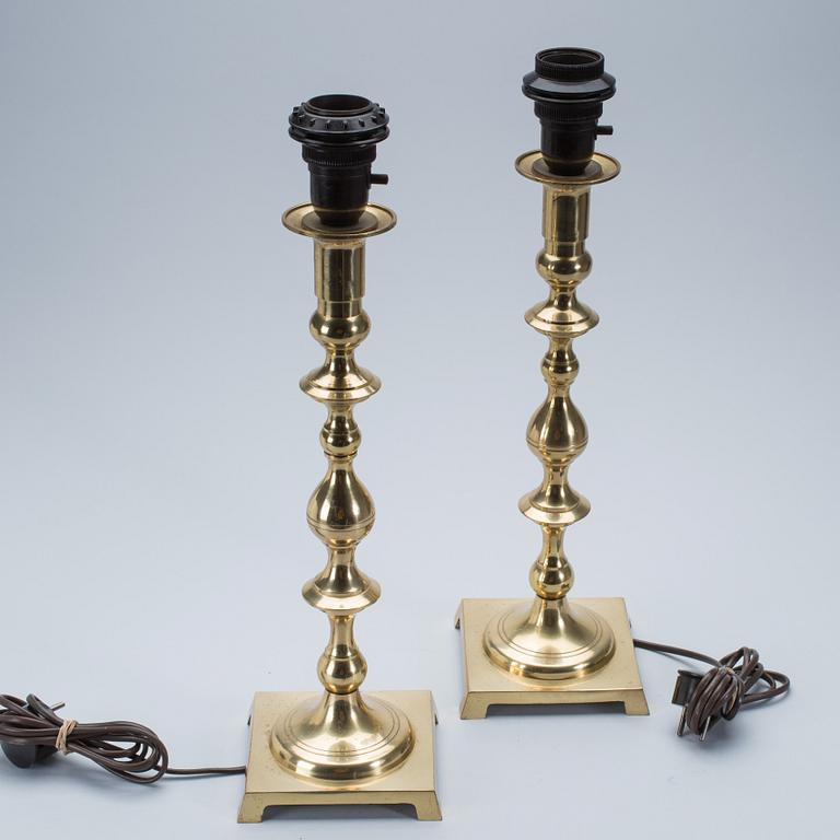 BORDSLAMPOR, ett par, mässing, Nordiska Kompaniet, 1900-talets andra hälft.