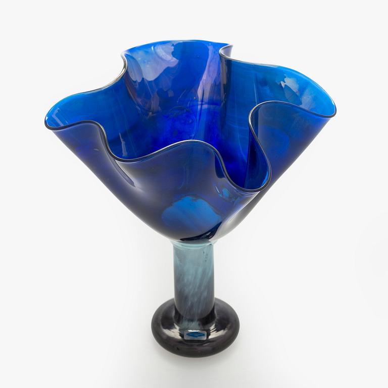Oiva Toikka, an art glass, signed Oiva Toikka Nuutajärvi Notsjö 1988.