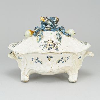 TERRIN, fajans. Troligen Frankrike, 1700-tal.