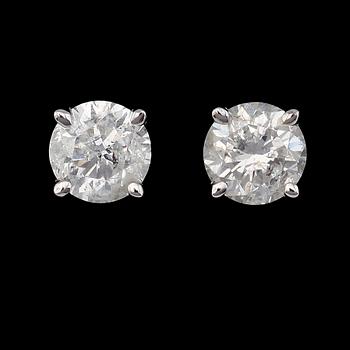 ÖRHÄNGEN, 1 par, 14K vitguld, briljantslipade diamanter tot ca 0.63 ct.