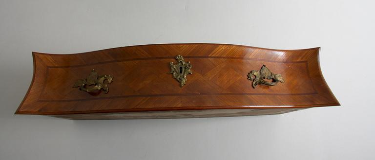 BYRÅ, rokoko, 1700-talets mitt.