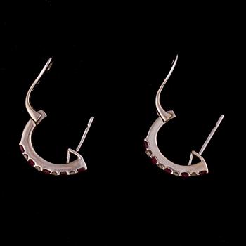 ÖRHÄNGEN, 18K vitguld, diamanter, rubiner. Vikt ca 5,8 g.