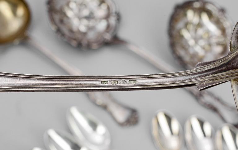 PARTI BESTICK, 23 st, silver, bl a Carl Jonsson Linköping 1874  samt Frans Holm Vadstena 1862. Total vikt 458g.