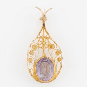 Brooch, 18K gold with amethyst.