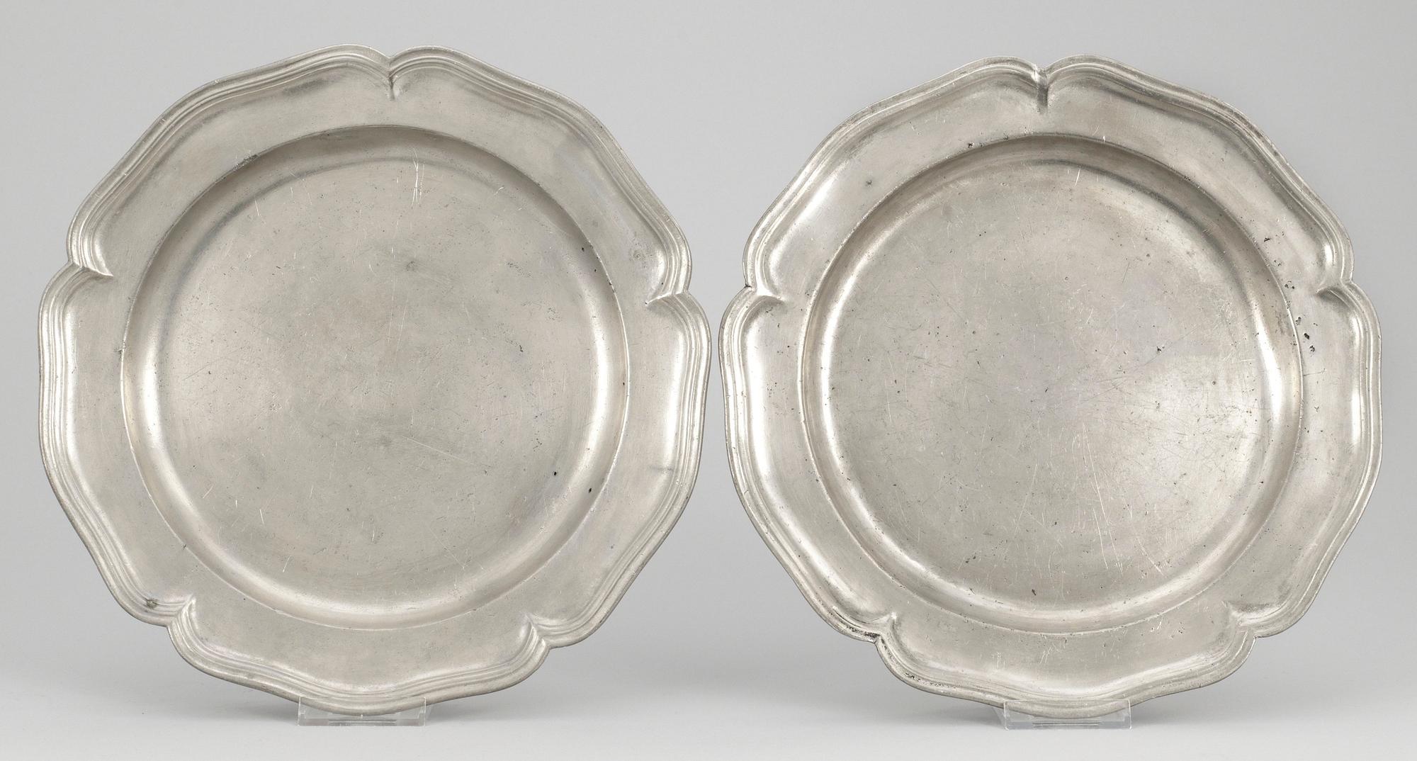 FAT, 2 st, tenn. J.G.Ryman, Sthlm 1761-97  samt  M.Söderberg, Sthlm 1716-48. Rokoko.