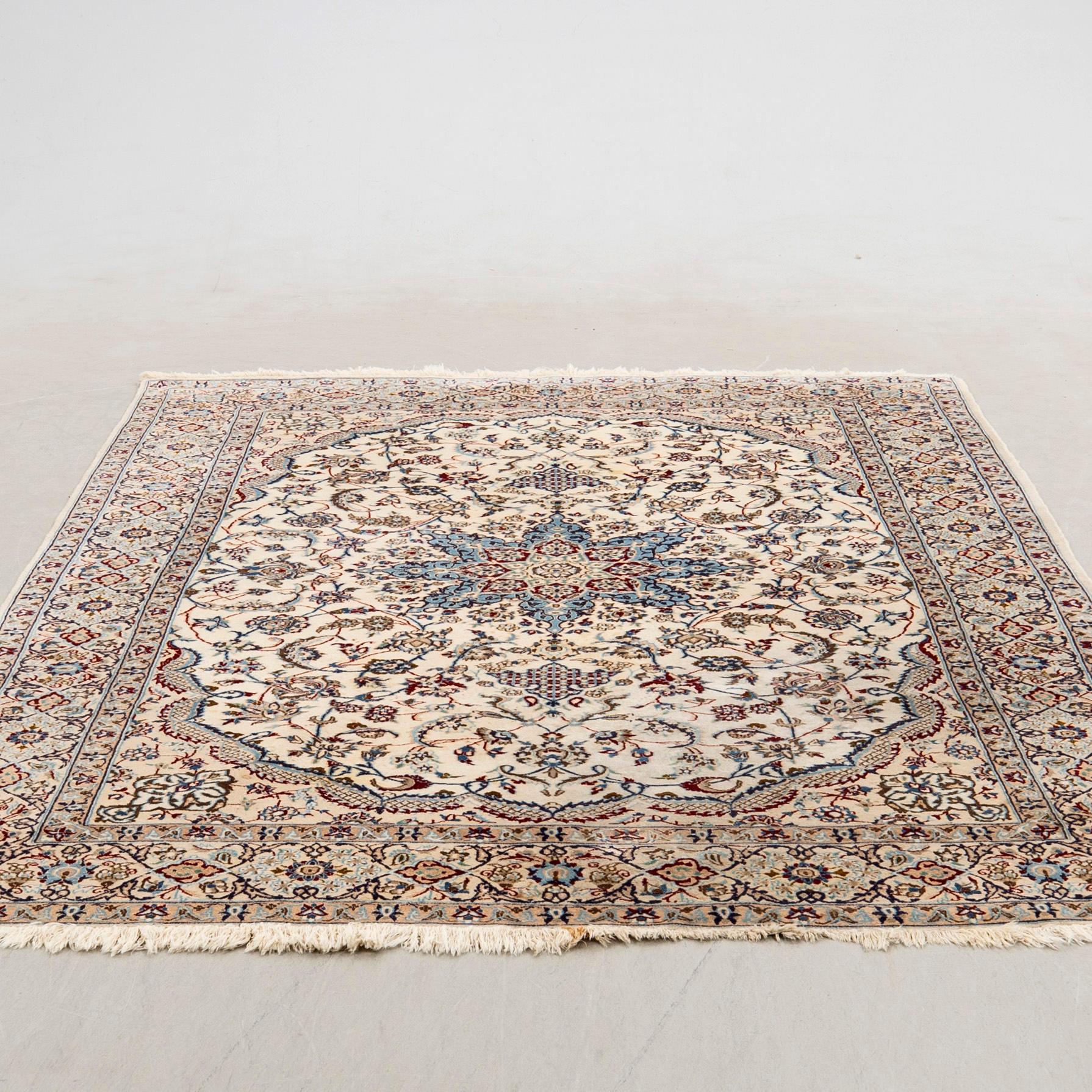 Rug, Gohm, half-silk, 310 x 198 cm.