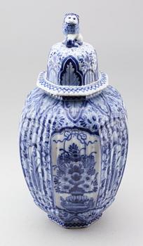 LOCKURNA, fajans, möjligen Delft, 1900-talets första hälft.