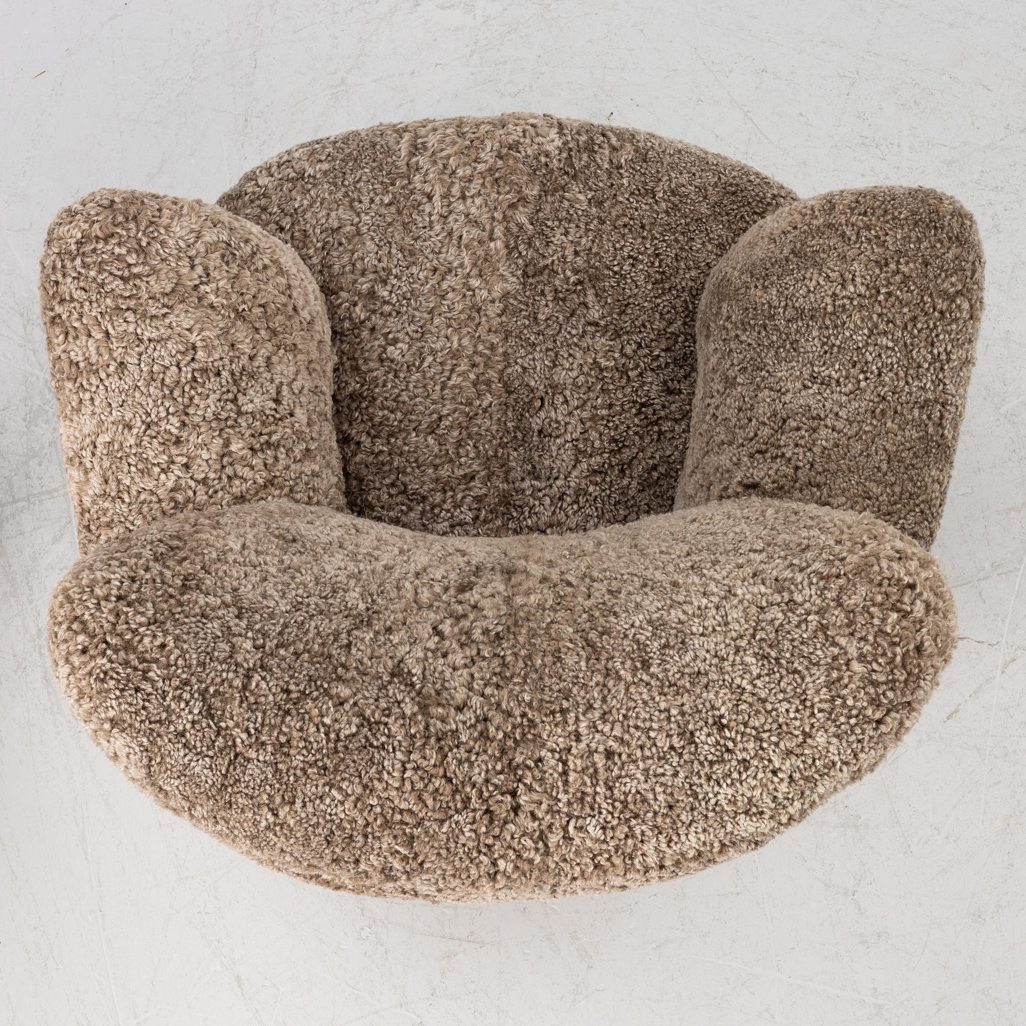 A pair of easy chairs, mid-20th century.