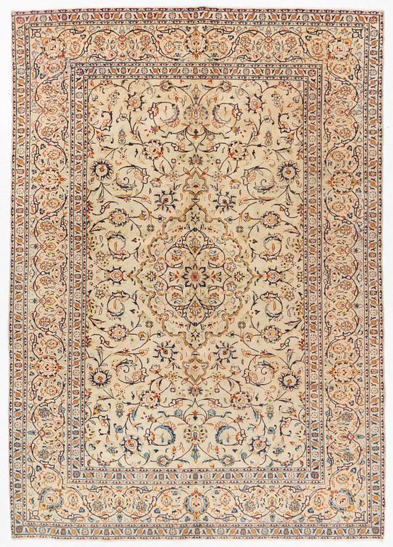 A carpet, Keshan, c. 306 x 214 cm.